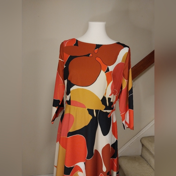 Beautiful Colorful Abstract Print Dress - Picture 2 of 6
